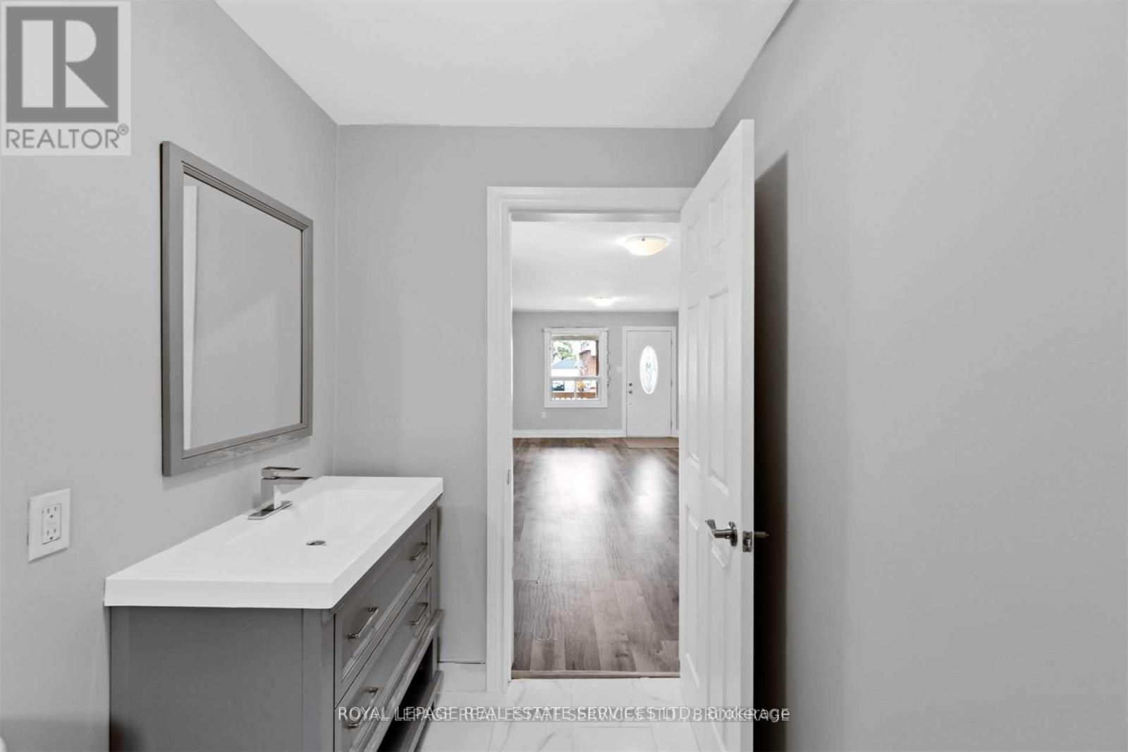 20 Thirty Second Street, Toronto, Ontario  M8W 3G4 - Photo 11 - W12462910