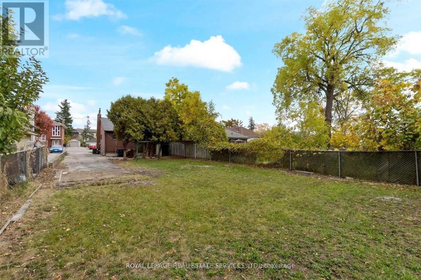 20 Thirty Second Street, Toronto, Ontario  M8W 3G4 - Photo 21 - W12462910