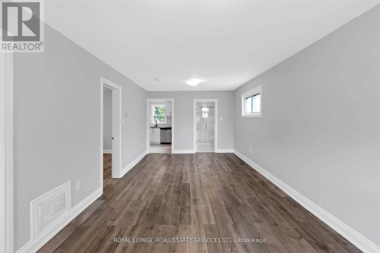 20 Thirty Second Street, Toronto, Ontario  M8W 3G4 - Photo 4 - W12462910