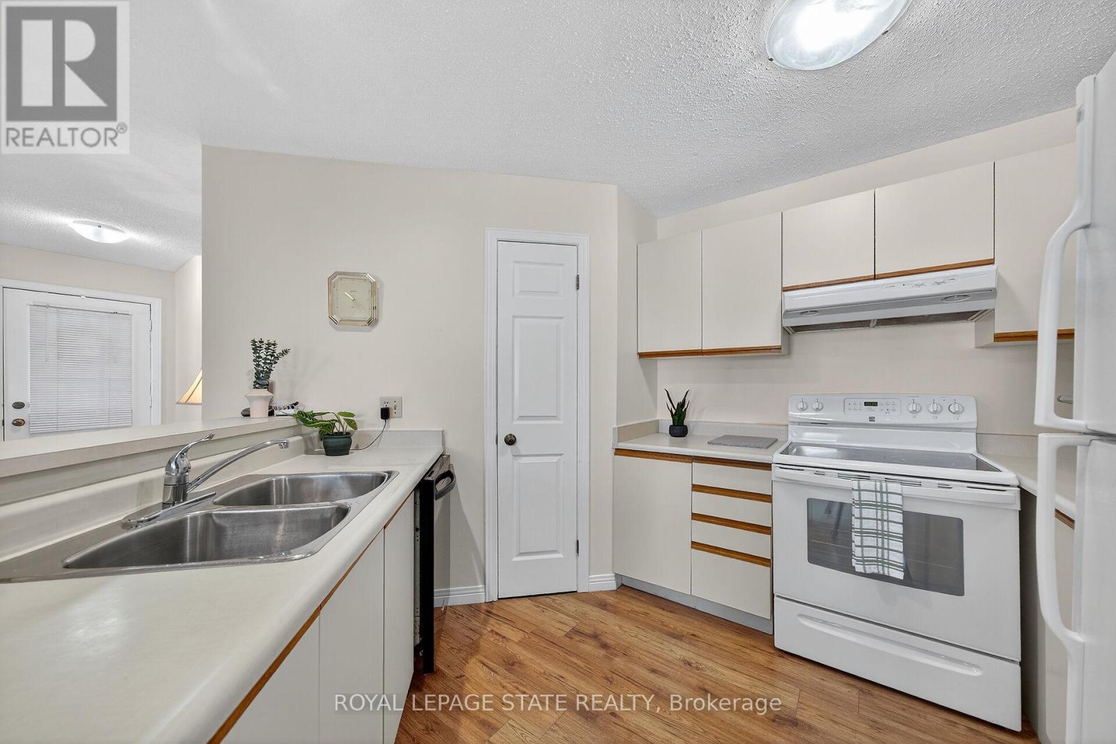 301 - 1210 Thorpe Road, Burlington, Ontario  L7S 2G7 - Photo 18 - W12462912