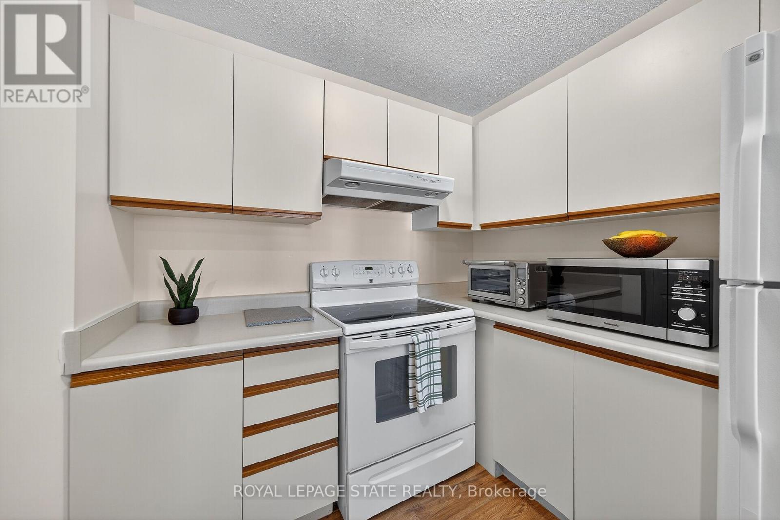 301 - 1210 Thorpe Road, Burlington, Ontario  L7S 2G7 - Photo 19 - W12462912
