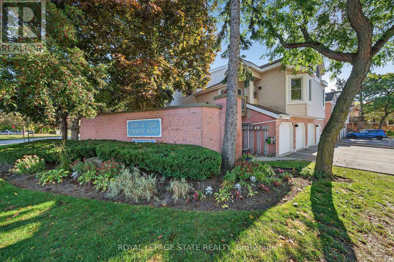 301 - 1210 Thorpe Road, Burlington, Ontario  L7S 2G7 - Photo 3 - W12462912