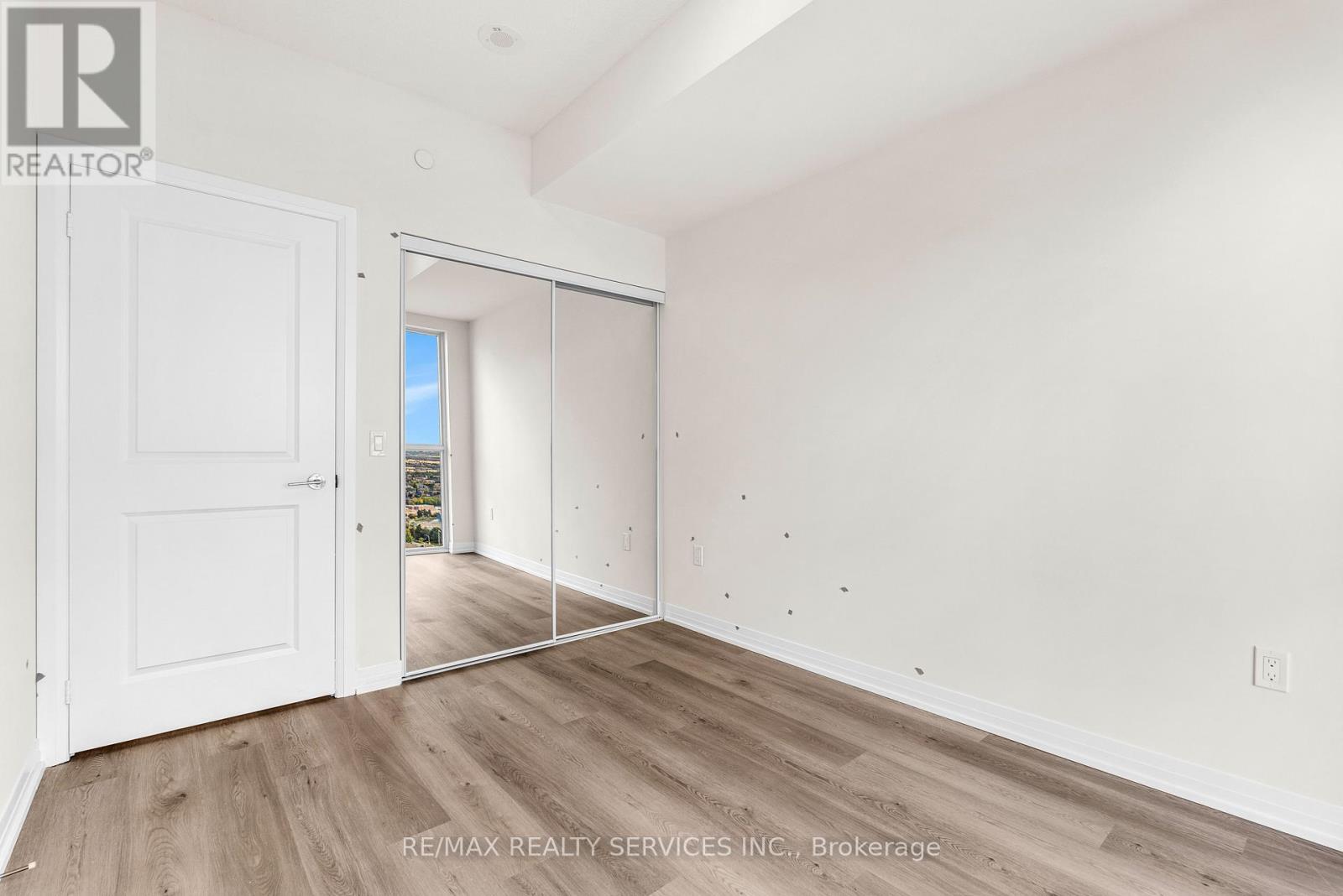 2501 - 15 Watergarden Drive, Mississauga, Ontario  L5R 0H4 - Photo 11 - W12462944