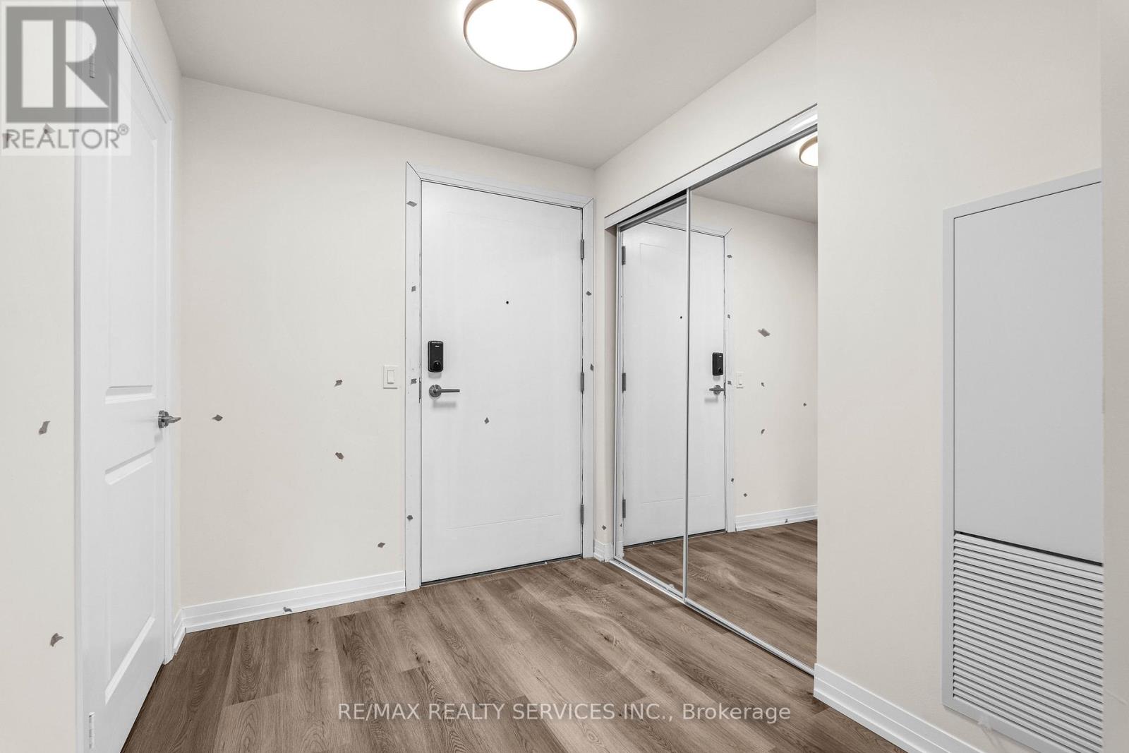 2501 - 15 Watergarden Drive, Mississauga, Ontario  L5R 0H4 - Photo 7 - W12462944