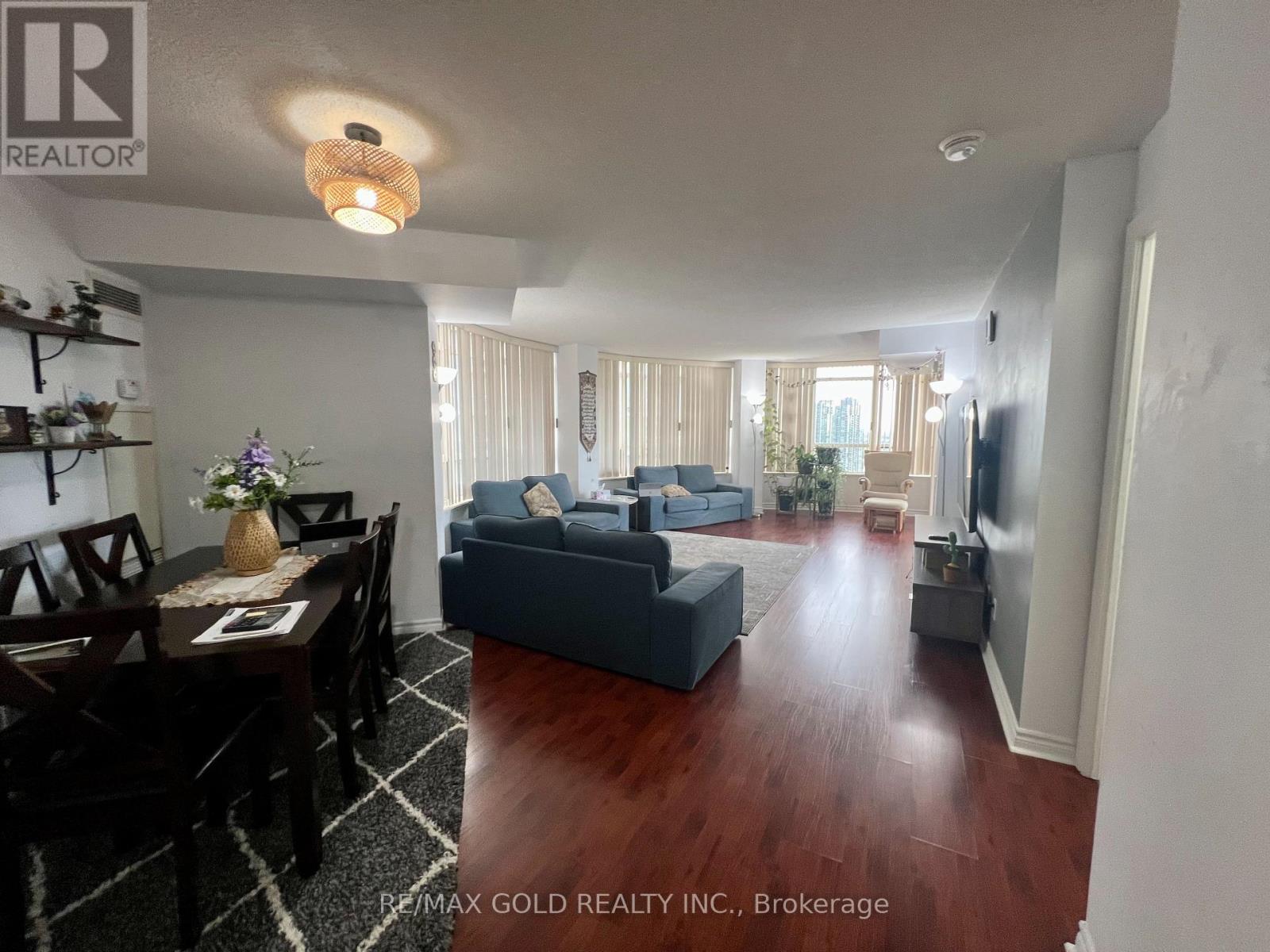 #2207 - 3880 Duke Of York Boulevard, Mississauga, Ontario  L5B 4M7 - Photo 11 - W12462984