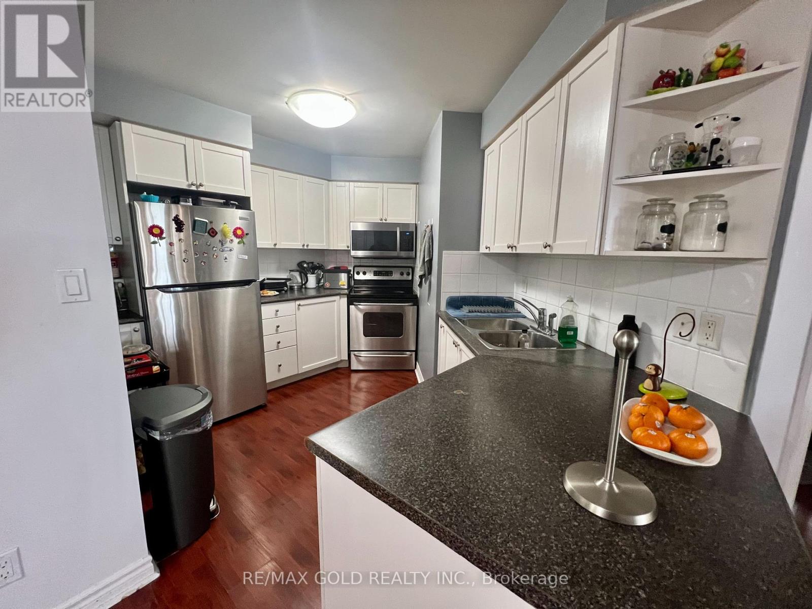 #2207 - 3880 Duke Of York Boulevard, Mississauga, Ontario  L5B 4M7 - Photo 3 - W12462984