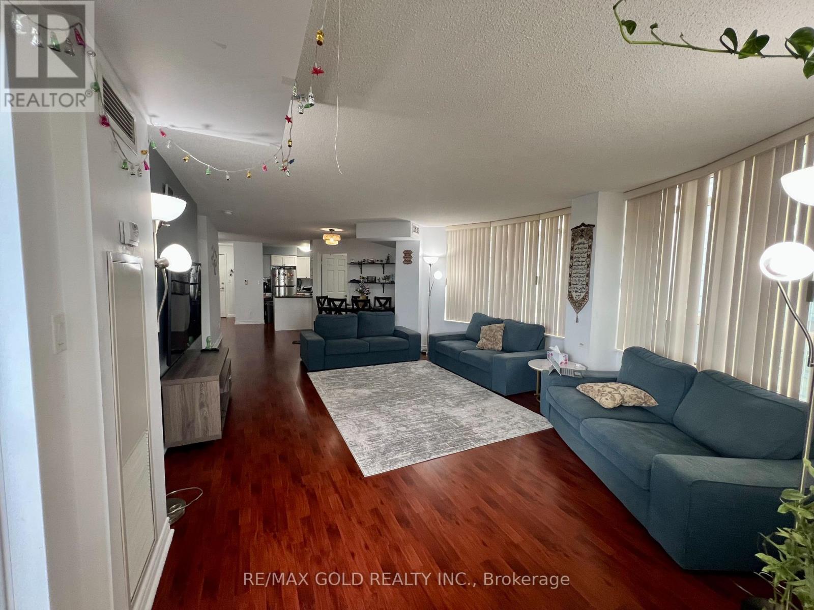 #2207 - 3880 Duke Of York Boulevard, Mississauga, Ontario  L5B 4M7 - Photo 8 - W12462984