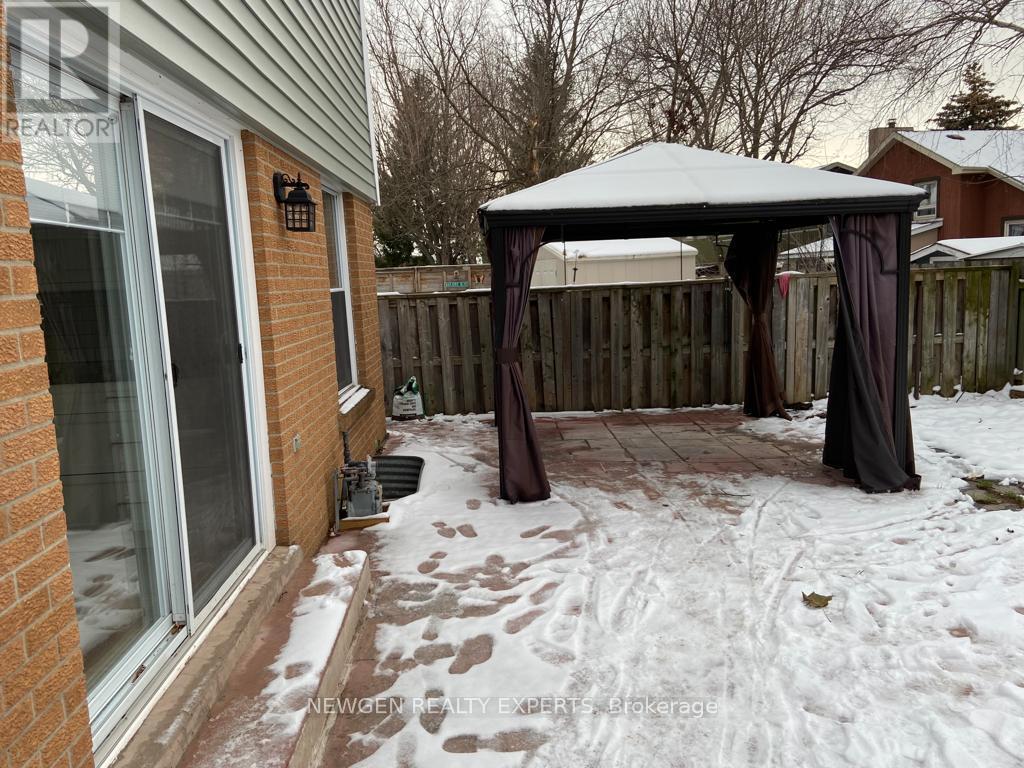 146 Fanshawe Drive, Brampton, Ontario  L6Z 1B1 - Photo 11 - W12462995