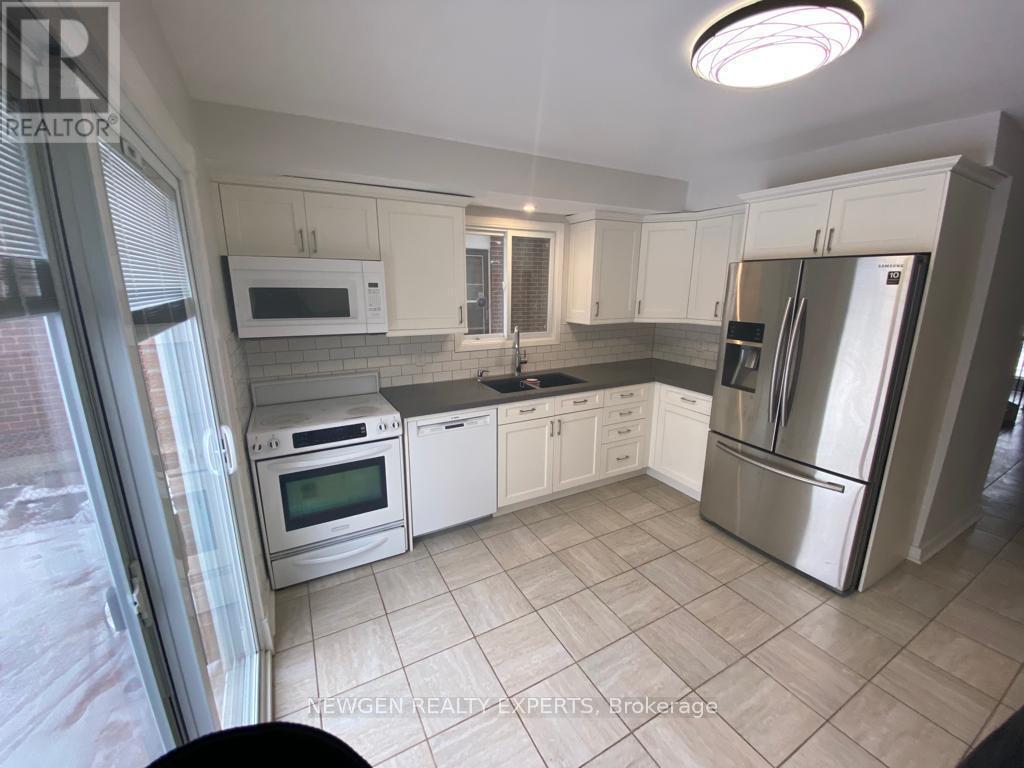 146 Fanshawe Drive, Brampton, Ontario  L6Z 1B1 - Photo 8 - W12462995