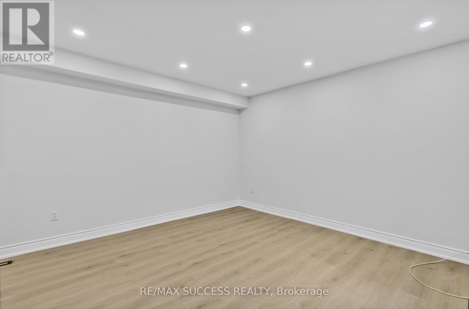 4631 Penhallow Road, Mississauga, Ontario  L5V 1E8 - Photo 14 - W12462998