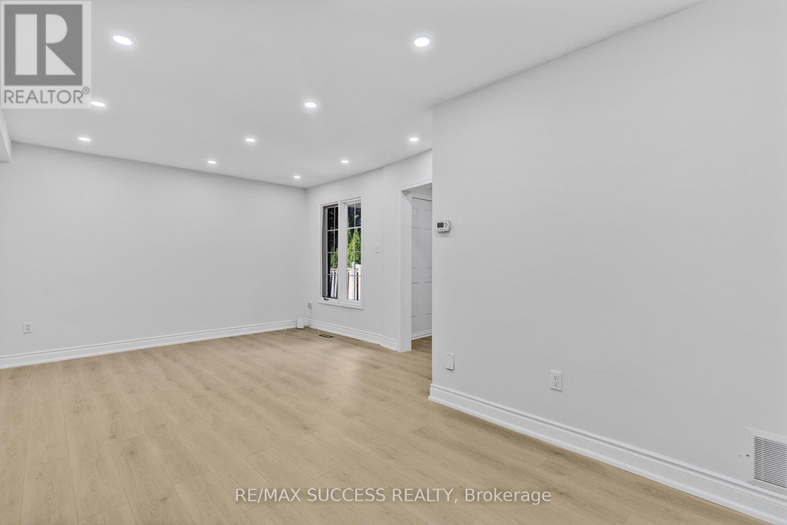 4631 Penhallow Road, Mississauga, Ontario  L5V 1E8 - Photo 16 - W12462998