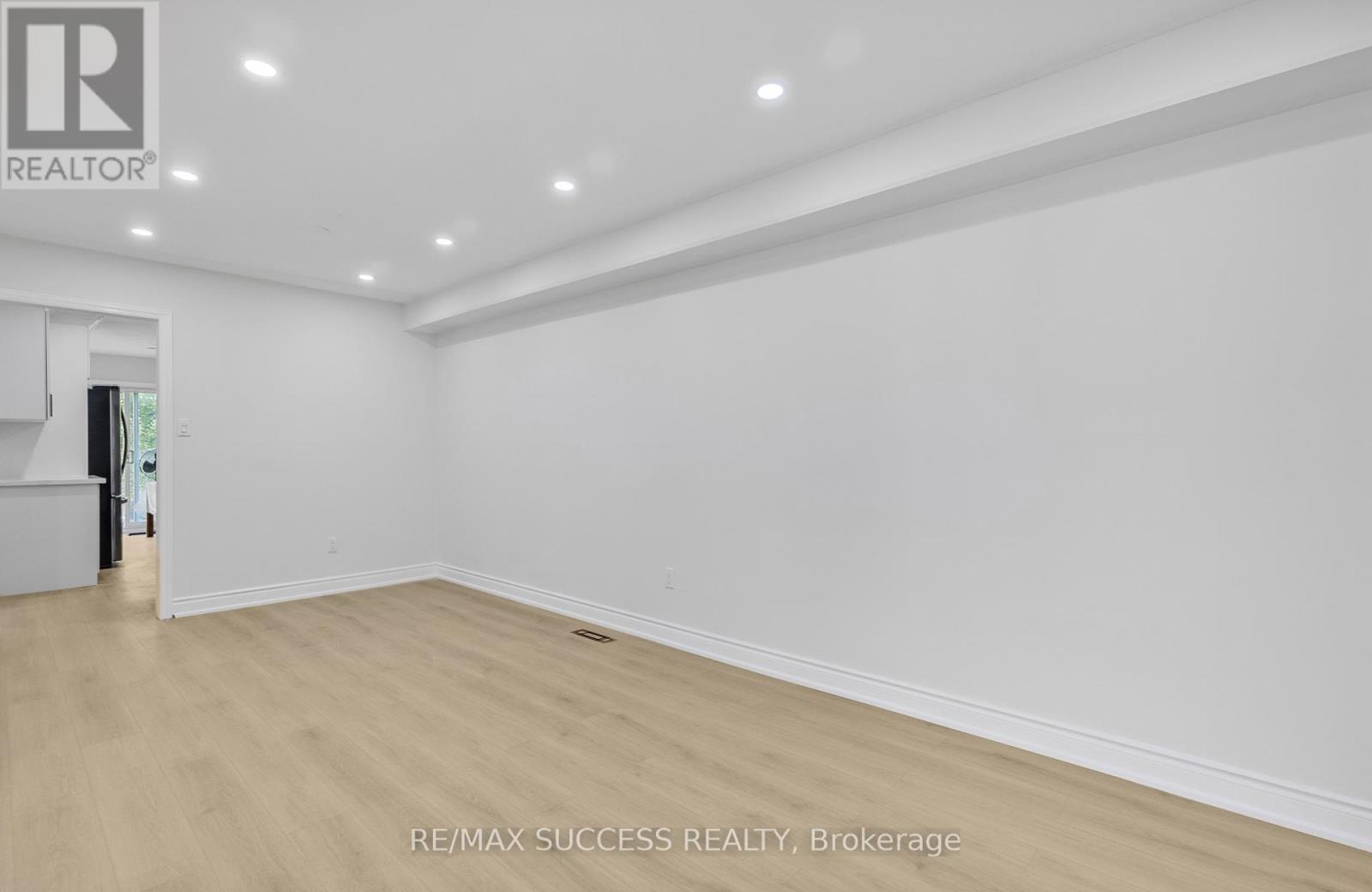 4631 Penhallow Road, Mississauga, Ontario  L5V 1E8 - Photo 17 - W12462998