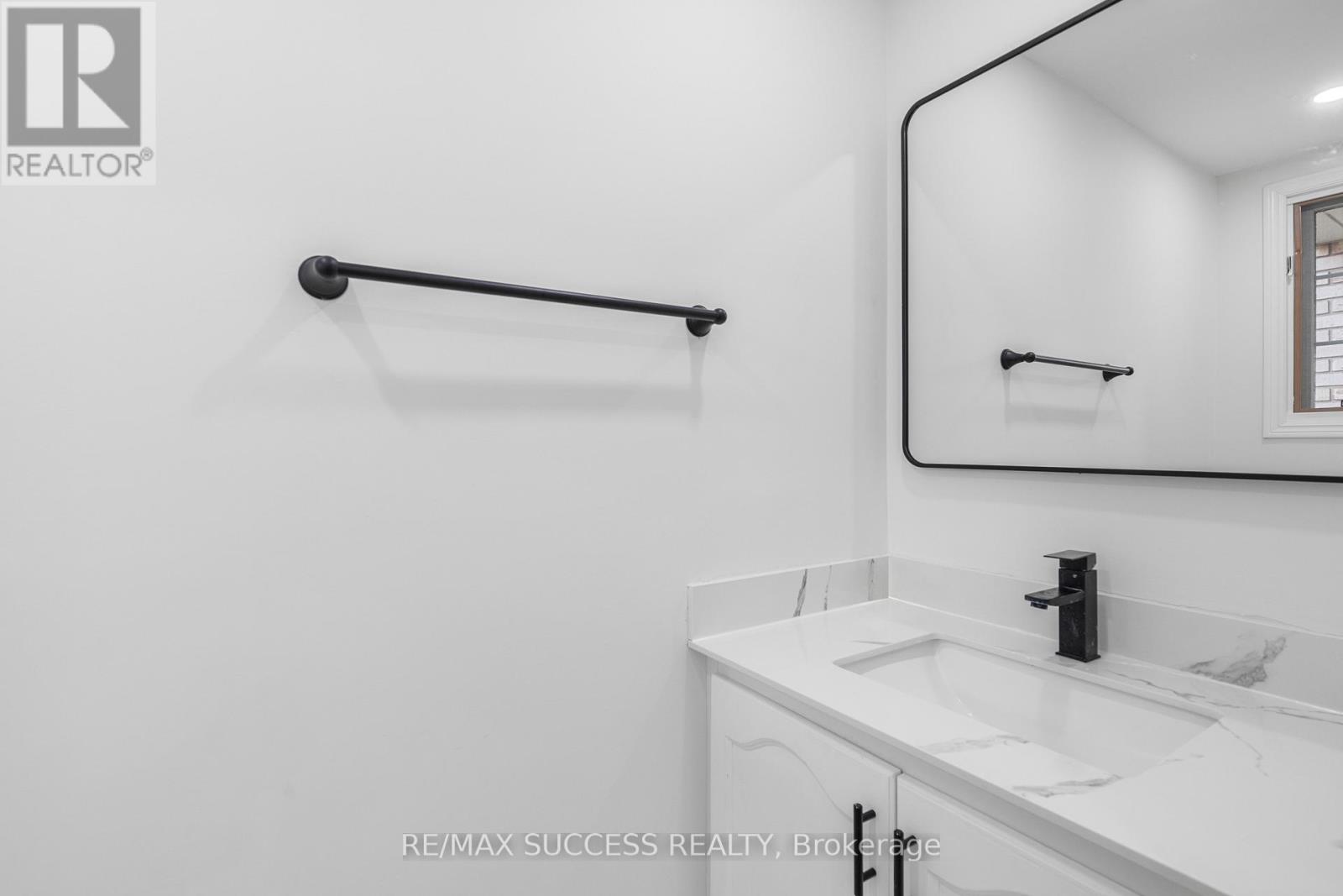 4631 Penhallow Road, Mississauga, Ontario  L5V 1E8 - Photo 31 - W12462998