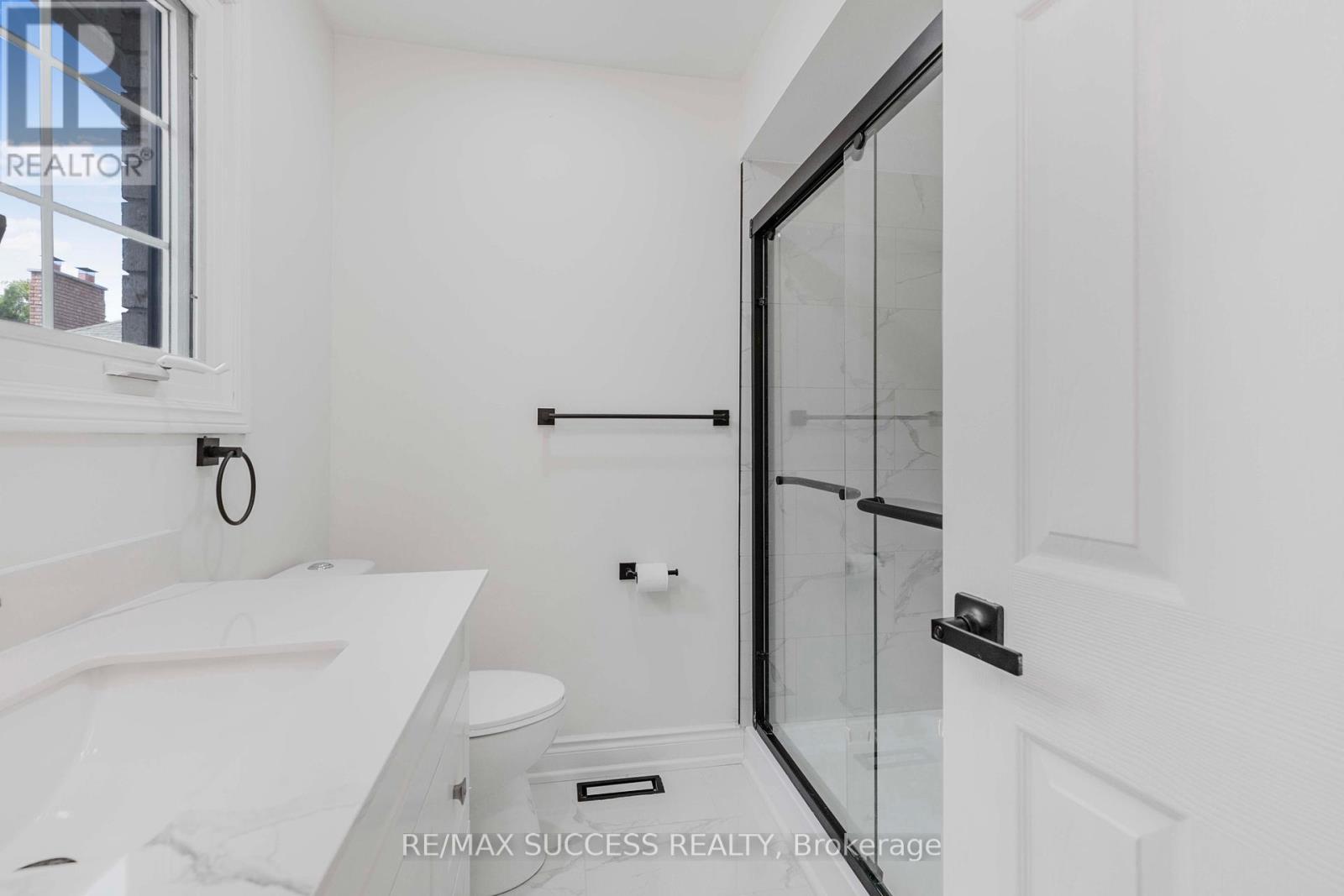 4631 Penhallow Road, Mississauga, Ontario  L5V 1E8 - Photo 32 - W12462998
