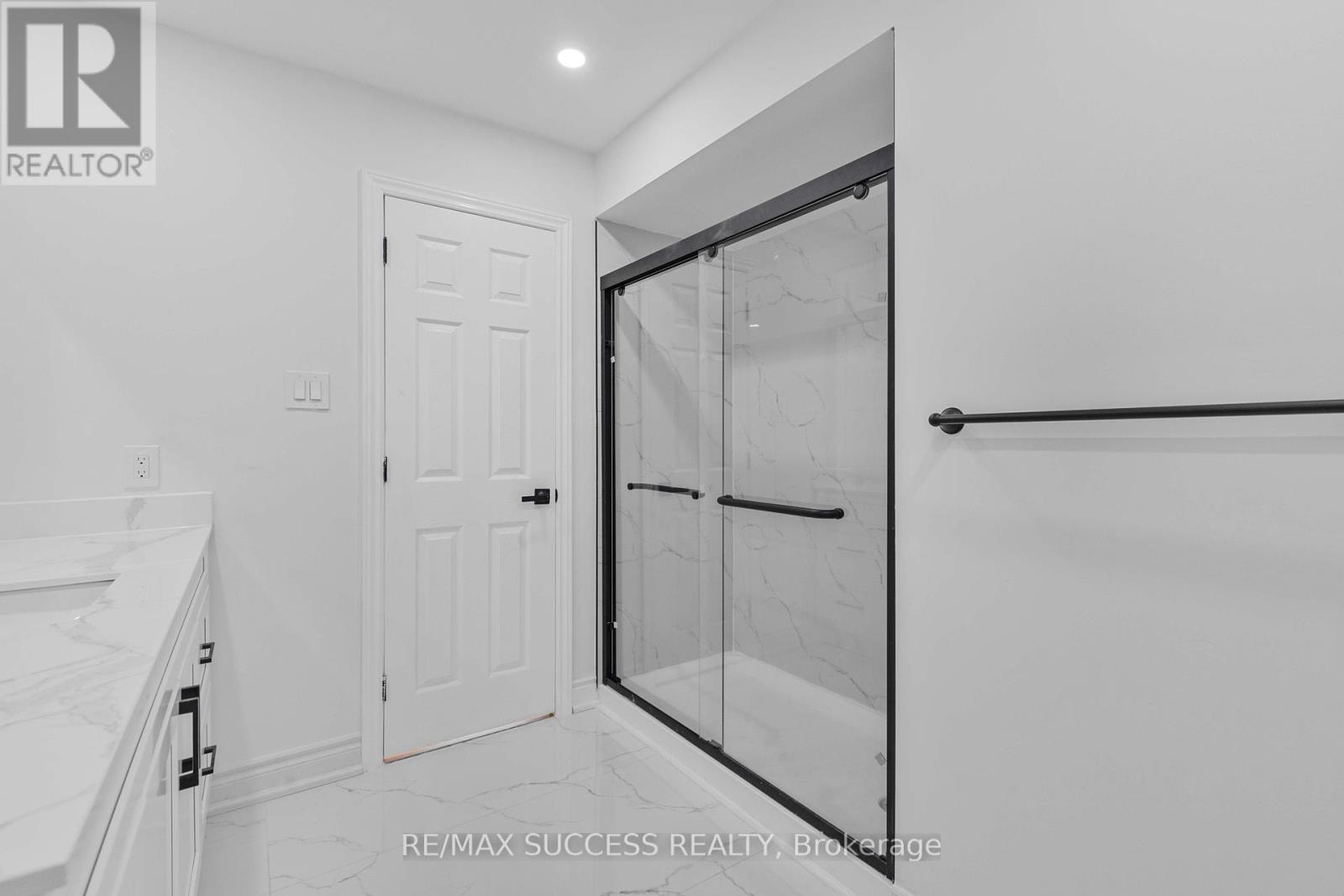 4631 Penhallow Road, Mississauga, Ontario  L5V 1E8 - Photo 34 - W12462998