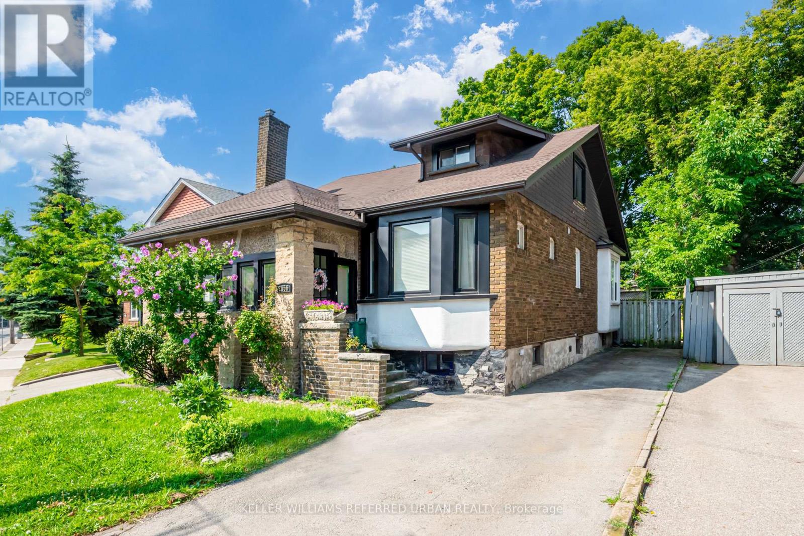 LOWER - 2556 LAKE SHORE BOULEVARD W, Toronto, Ontario
