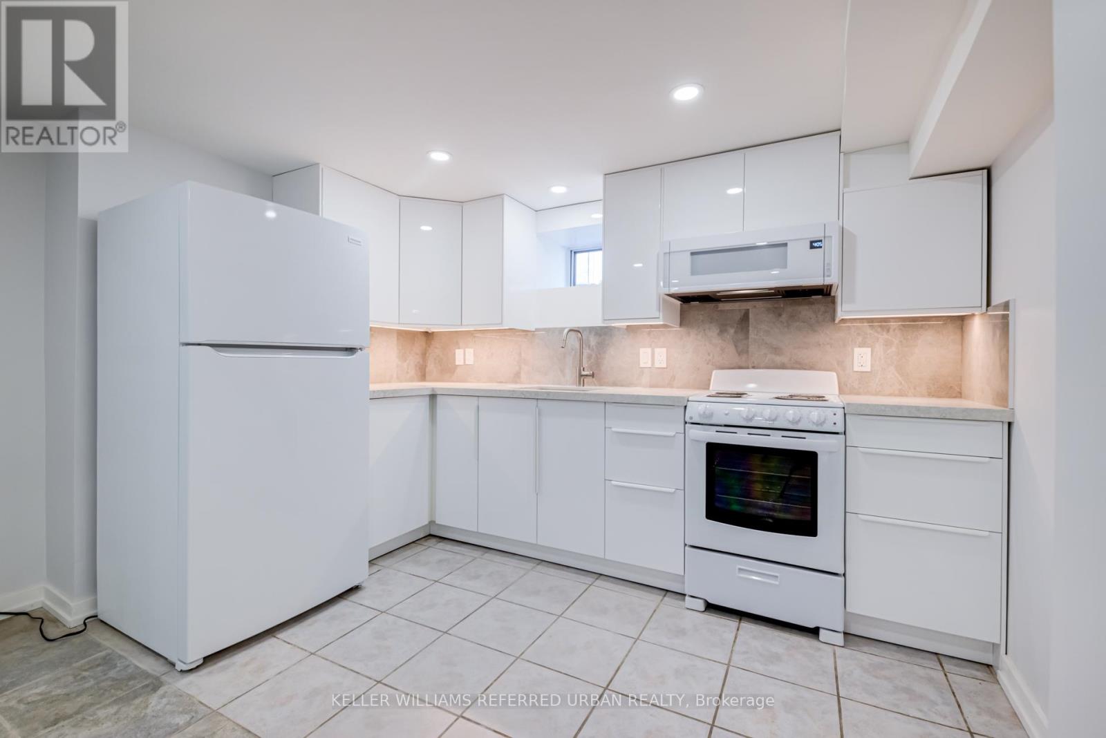 Lower - 2556 Lake Shore Boulevard W, Toronto, Ontario  M8V 1G1 - Photo 13 - W12463000
