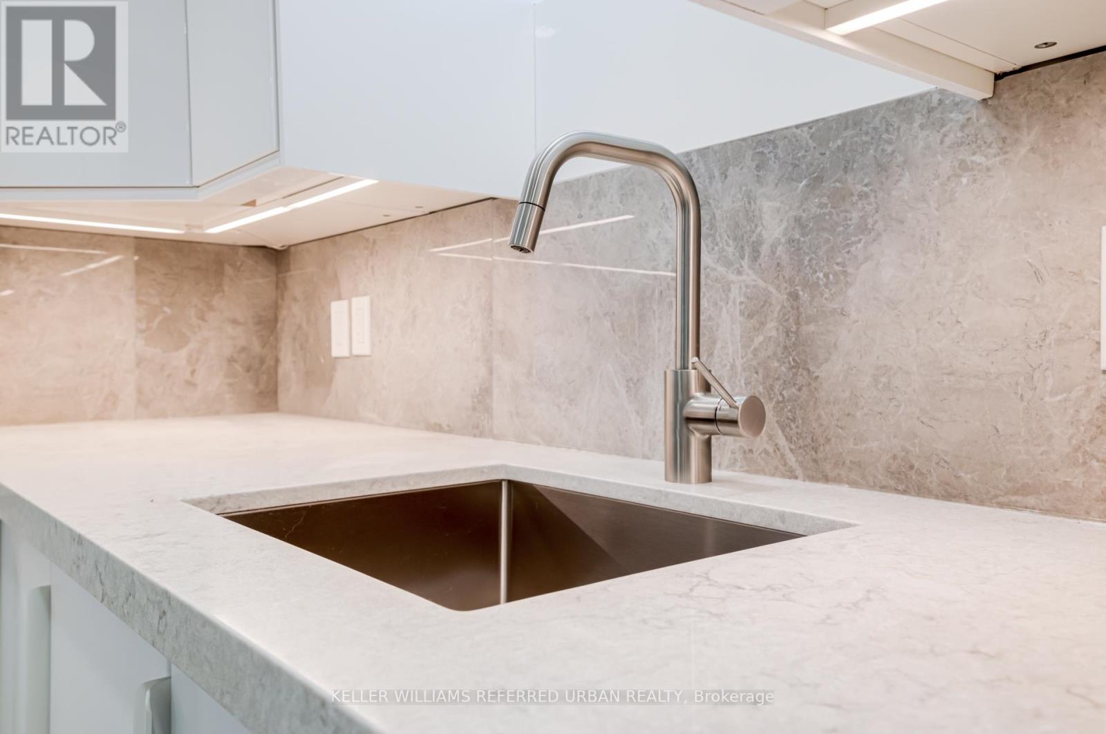 Lower - 2556 Lake Shore Boulevard W, Toronto, Ontario  M8V 1G1 - Photo 14 - W12463000