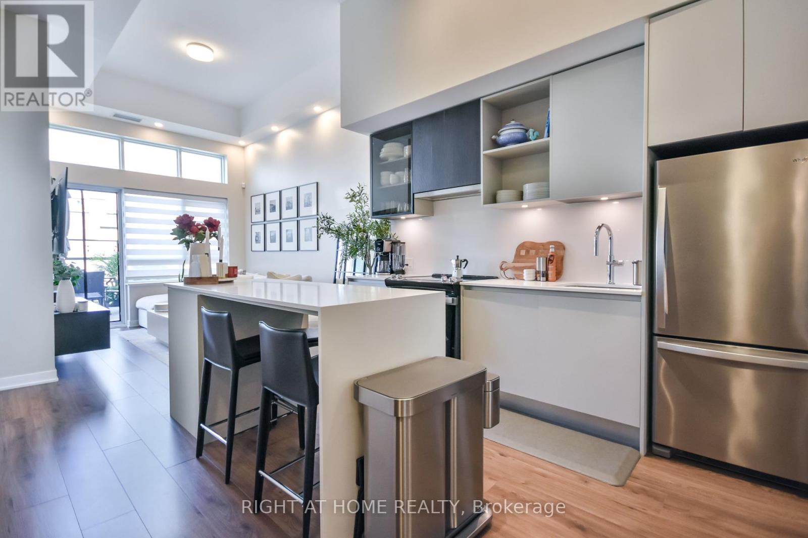 119 - 405 Dundas Street W, Oakville, Ontario  L6M 5P9 - Photo 12 - W12463024
