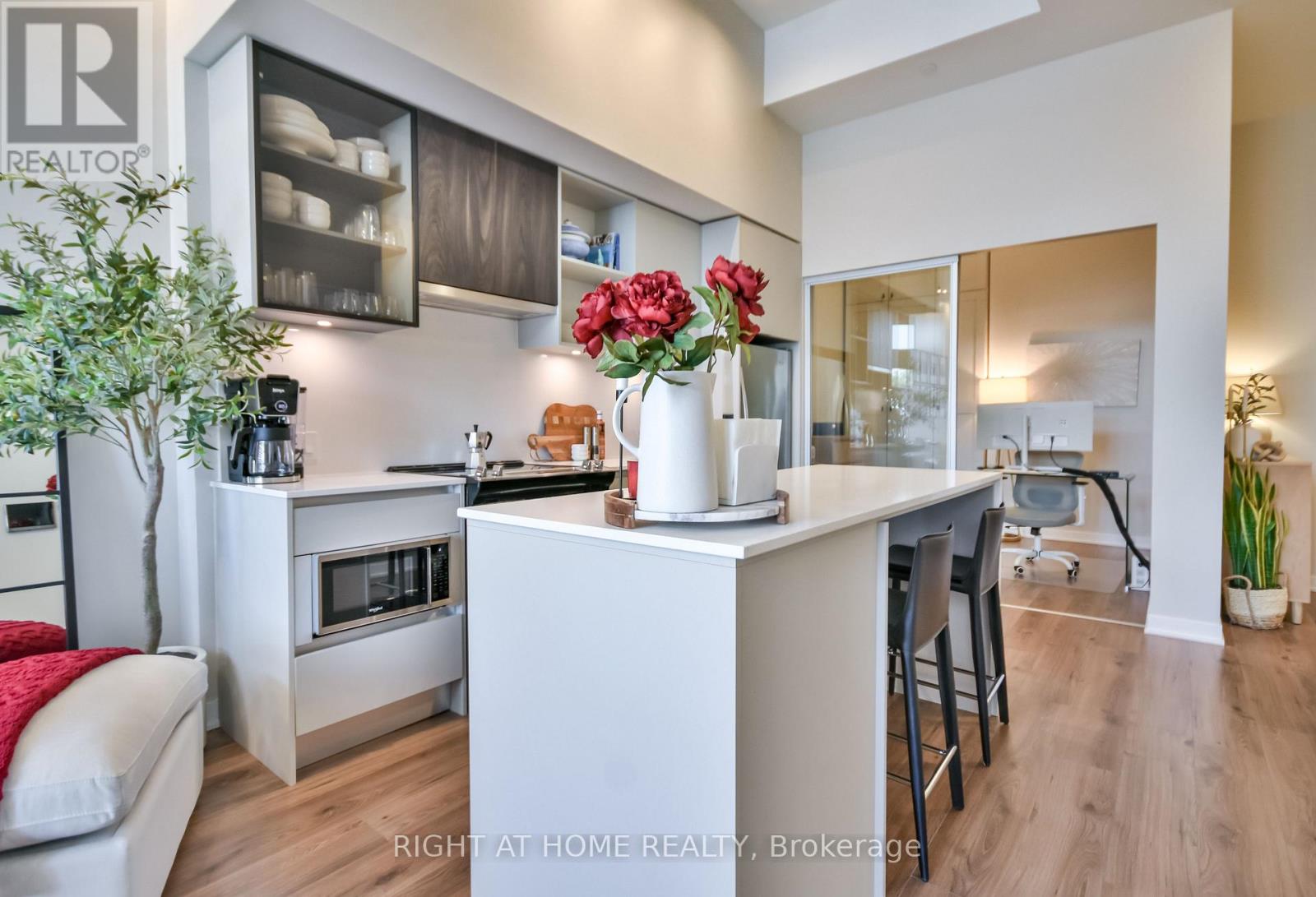 119 - 405 Dundas Street W, Oakville, Ontario  L6M 5P9 - Photo 13 - W12463024
