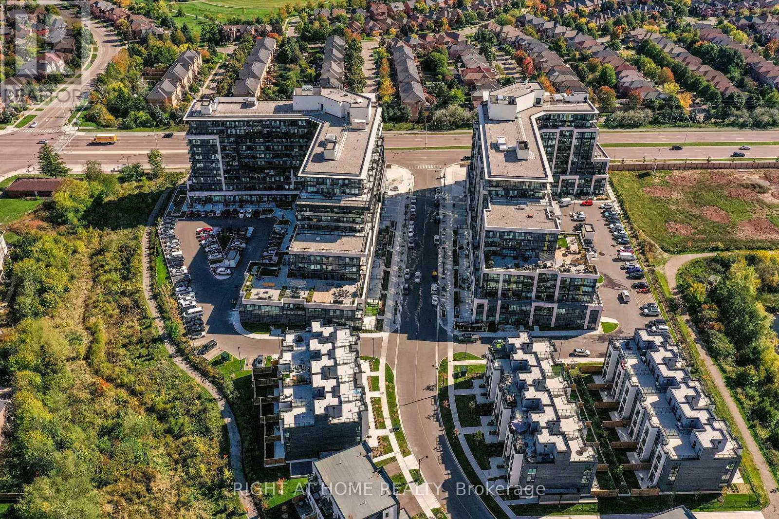 119 - 405 Dundas Street W, Oakville, Ontario  L6M 5P9 - Photo 2 - W12463024