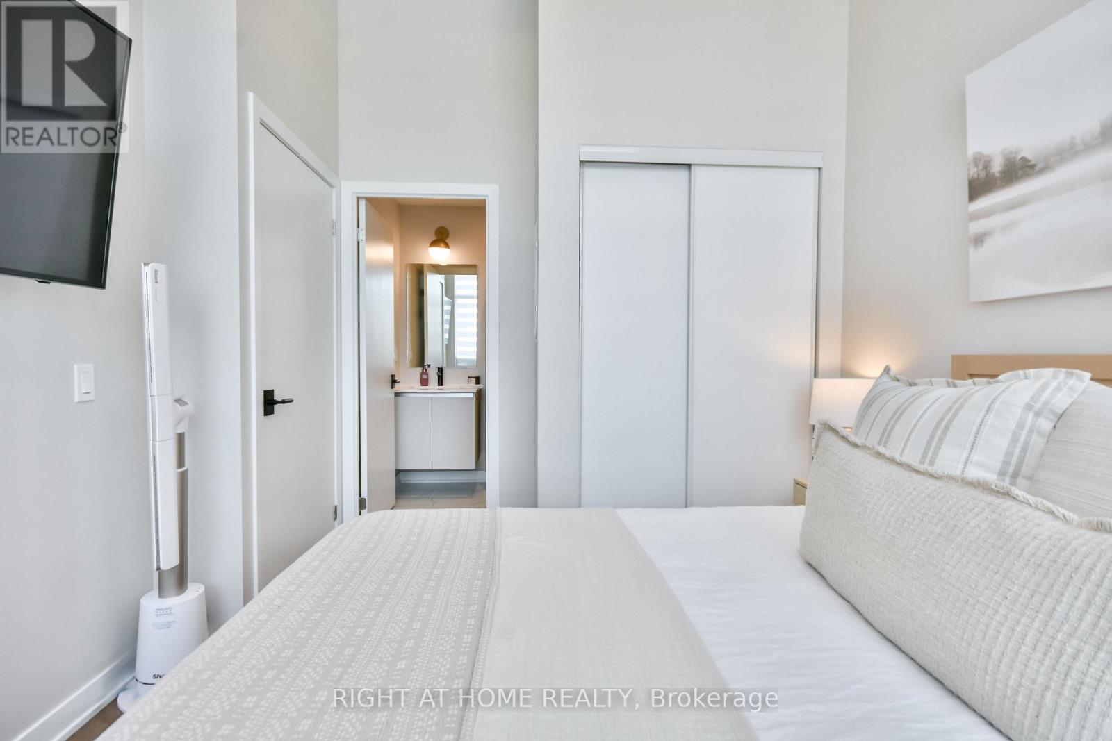 119 - 405 Dundas Street W, Oakville, Ontario  L6M 5P9 - Photo 22 - W12463024