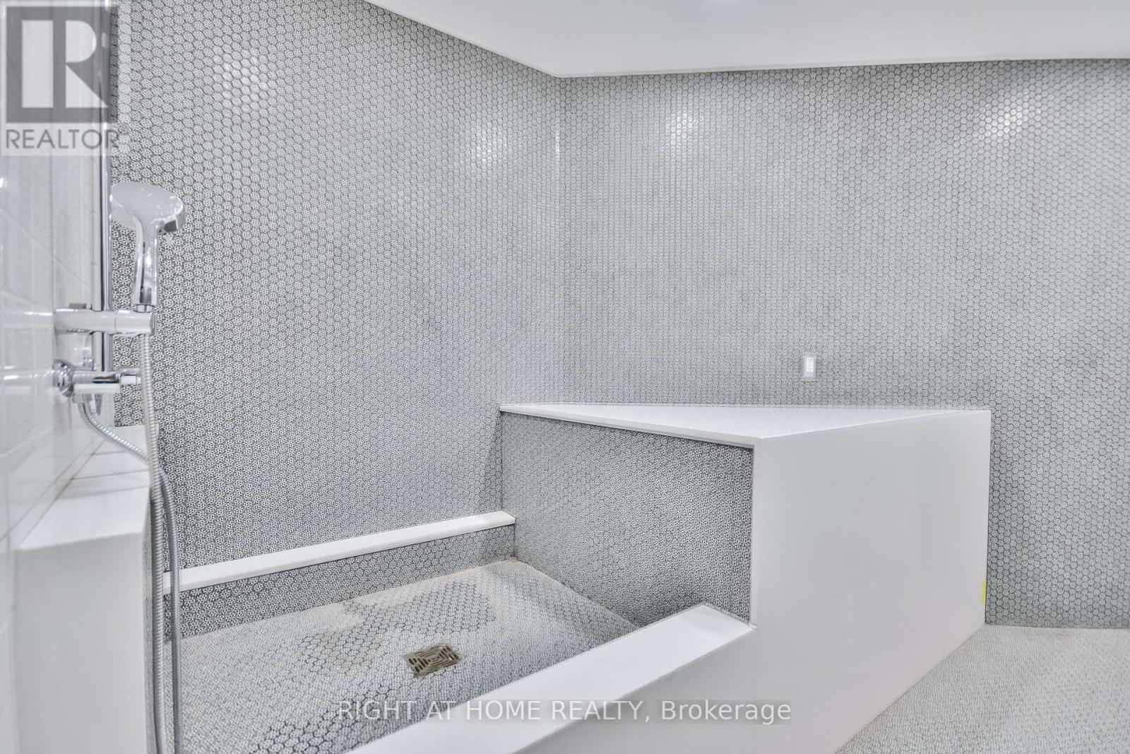 119 - 405 Dundas Street W, Oakville, Ontario  L6M 5P9 - Photo 31 - W12463024