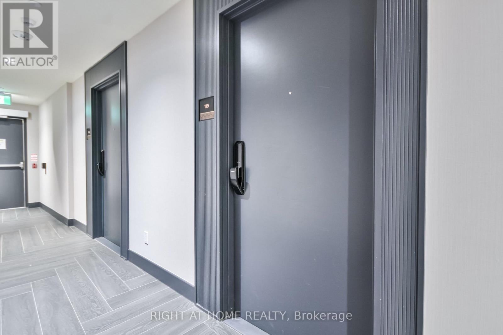 119 - 405 Dundas Street W, Oakville, Ontario  L6M 5P9 - Photo 8 - W12463024