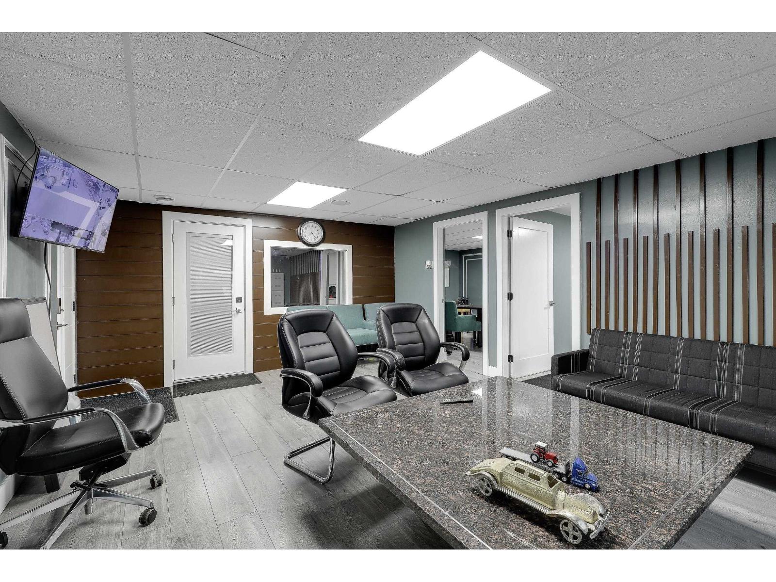 10912 Timberland Road, Surrey, British Columbia  V3V 3T5 - Photo 2 - R3058202