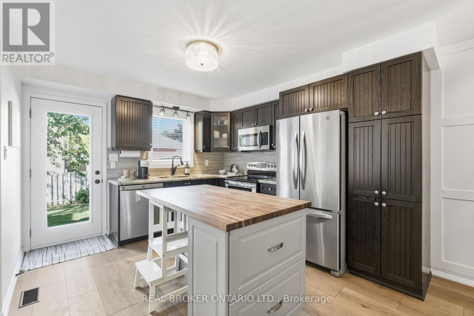 28 Brookheath Lane, Hamilton, Ontario  L0R 1W0 - Photo 10 - X12462873