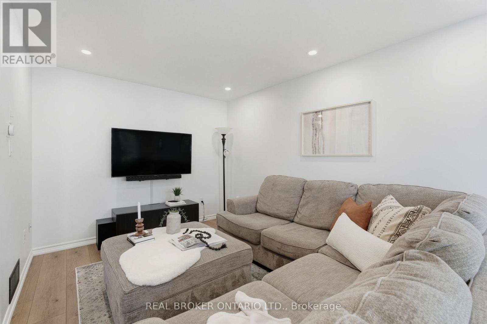 28 Brookheath Lane, Hamilton, Ontario  L0R 1W0 - Photo 17 - X12462873