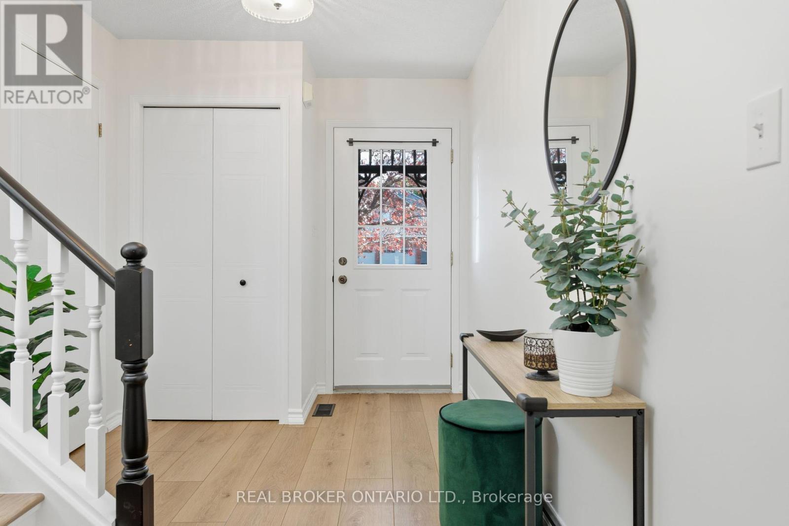 28 Brookheath Lane, Hamilton, Ontario  L0R 1W0 - Photo 5 - X12462873