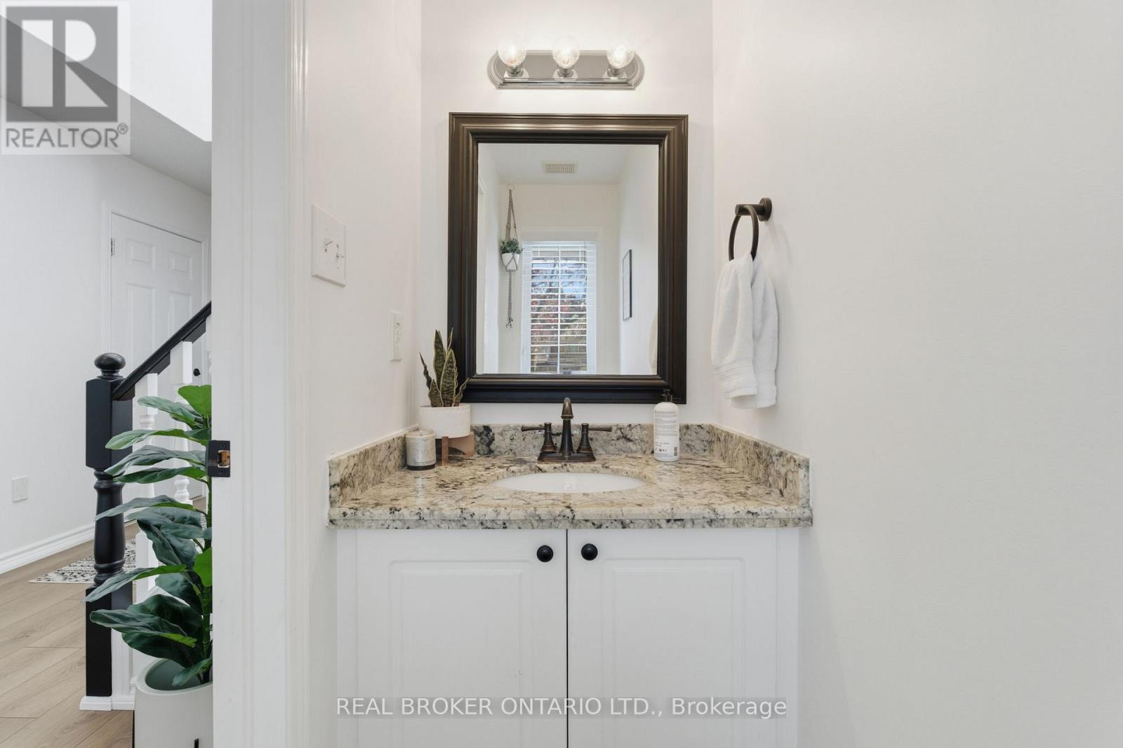 28 Brookheath Lane, Hamilton, Ontario  L0R 1W0 - Photo 6 - X12462873