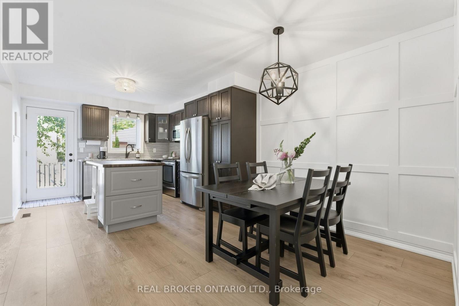 28 Brookheath Lane, Hamilton, Ontario  L0R 1W0 - Photo 7 - X12462873