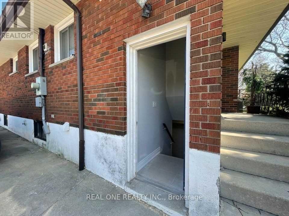 Basement - 99 Warren Avenue, Hamilton, Ontario  L9A 3C7 - Photo 17 - X12462892