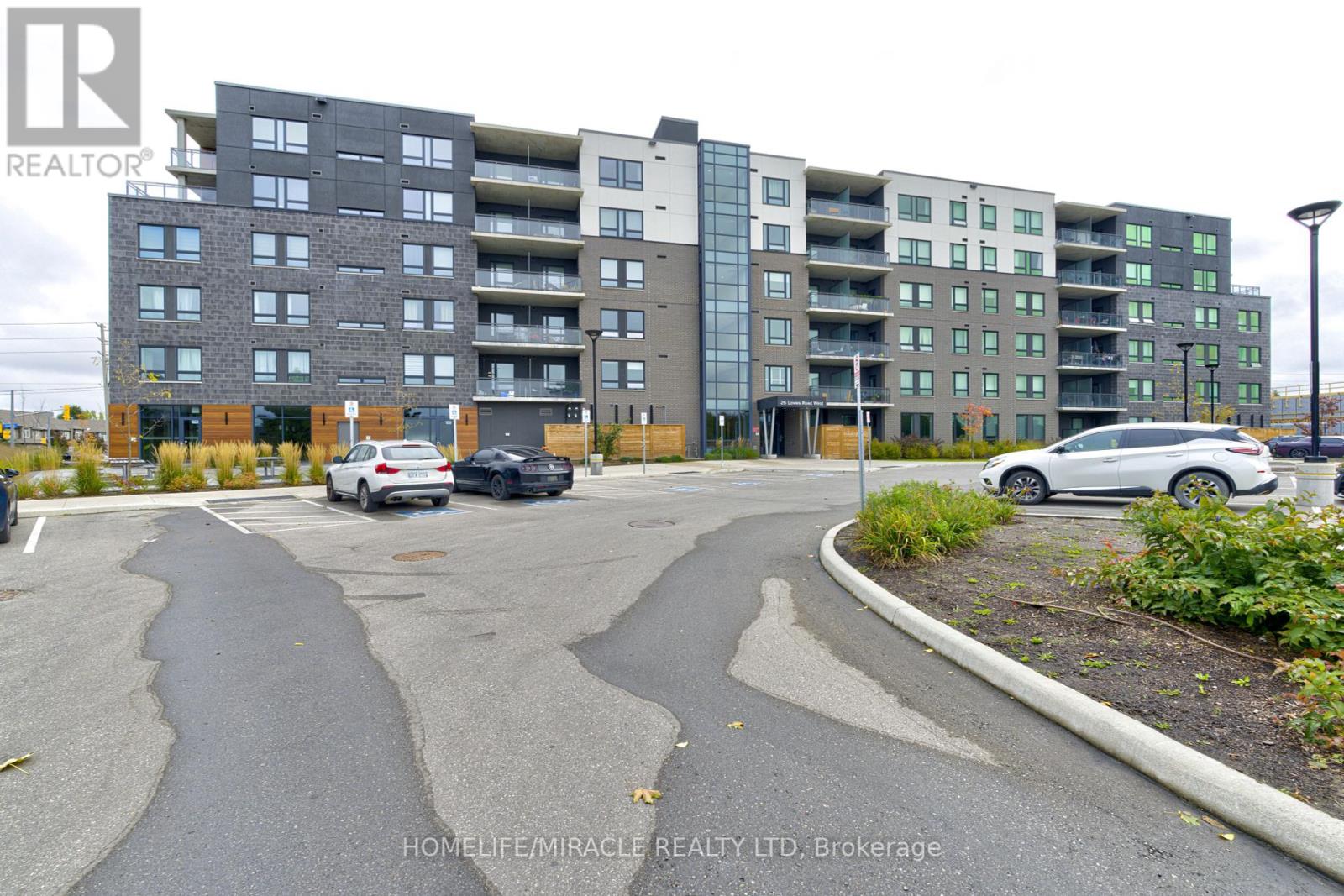 402 - 26 Lowes Road W, Guelph, Ontario  N1G 4X2 - Photo 2 - X12462908