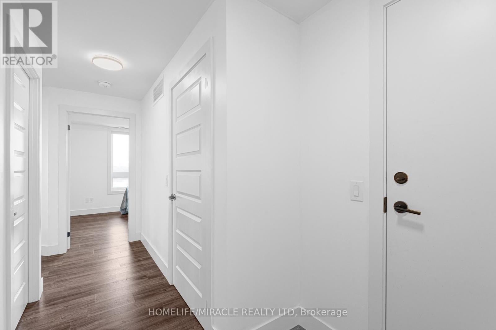 402 - 26 Lowes Road W, Guelph, Ontario  N1G 4X2 - Photo 5 - X12462908