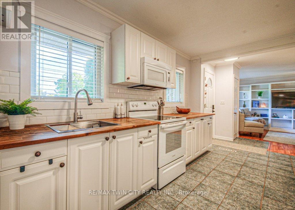 18 Hilltop Drive, Cambridge, Ontario  N1R 1S9 - Photo 12 - X12462920