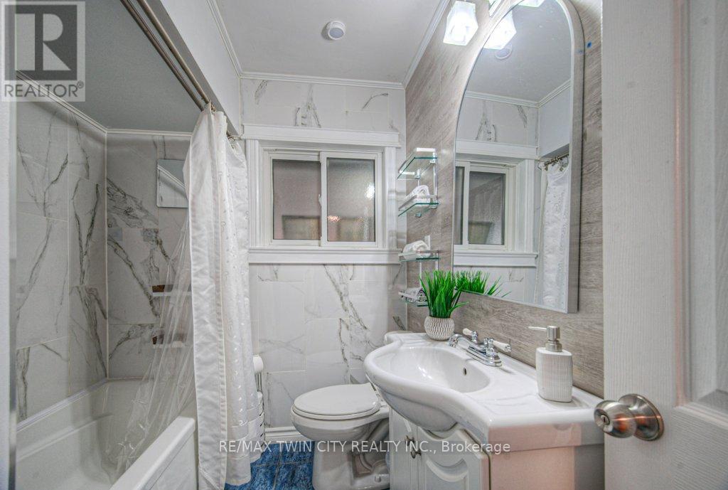 18 Hilltop Drive, Cambridge, Ontario  N1R 1S9 - Photo 16 - X12462920