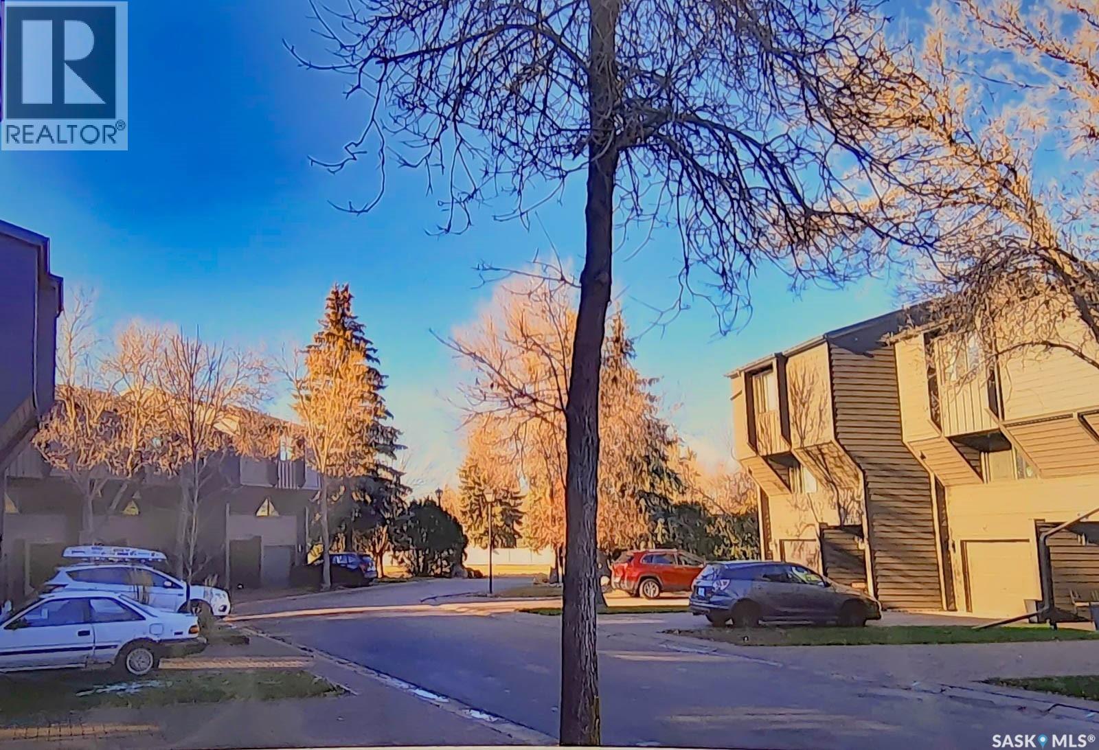 35 Quincy Drive, Regina, Saskatchewan  S4S 6L6 - Photo 2 - SK020765