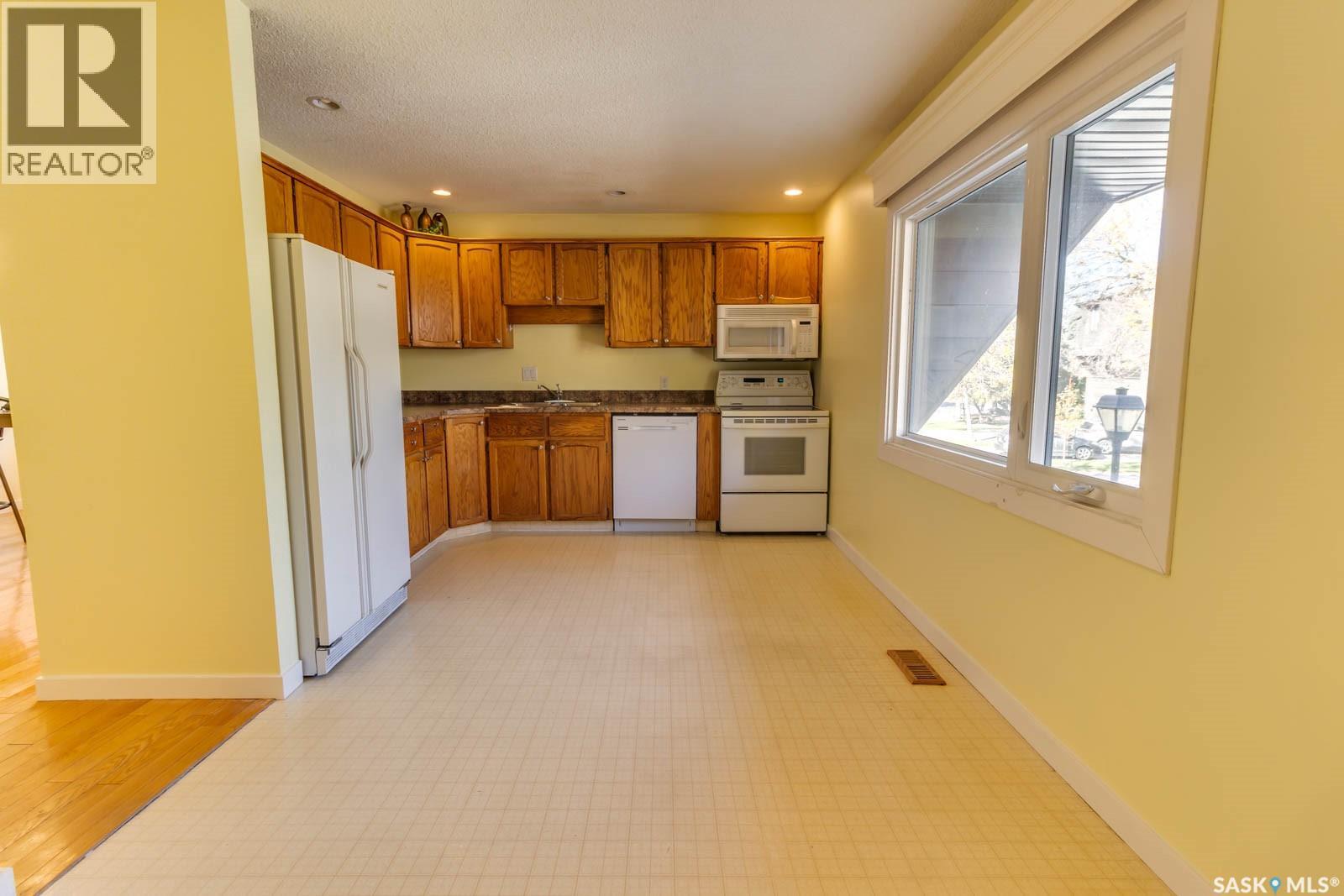 35 Quincy Drive, Regina, Saskatchewan  S4S 6L6 - Photo 6 - SK020765