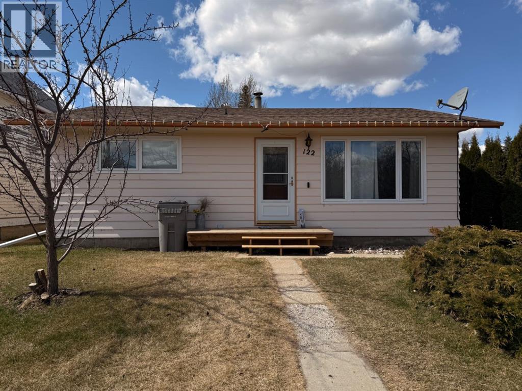 122 Main Street, Lashburn, Saskatchewan  S0M 1H0 - Photo 2 - A2215357