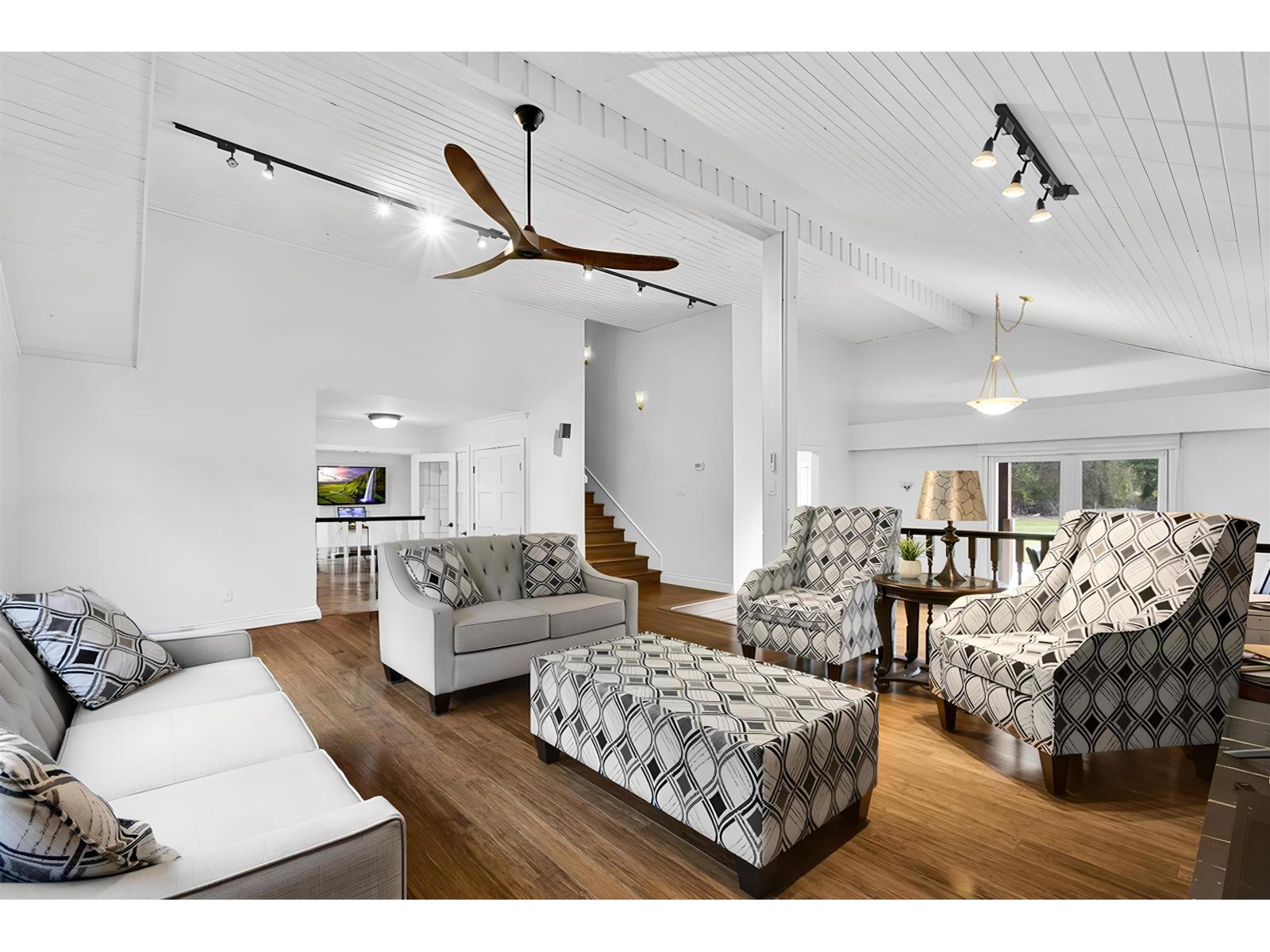 Property at 4655 SADDLEHORN CRESCENT image 2