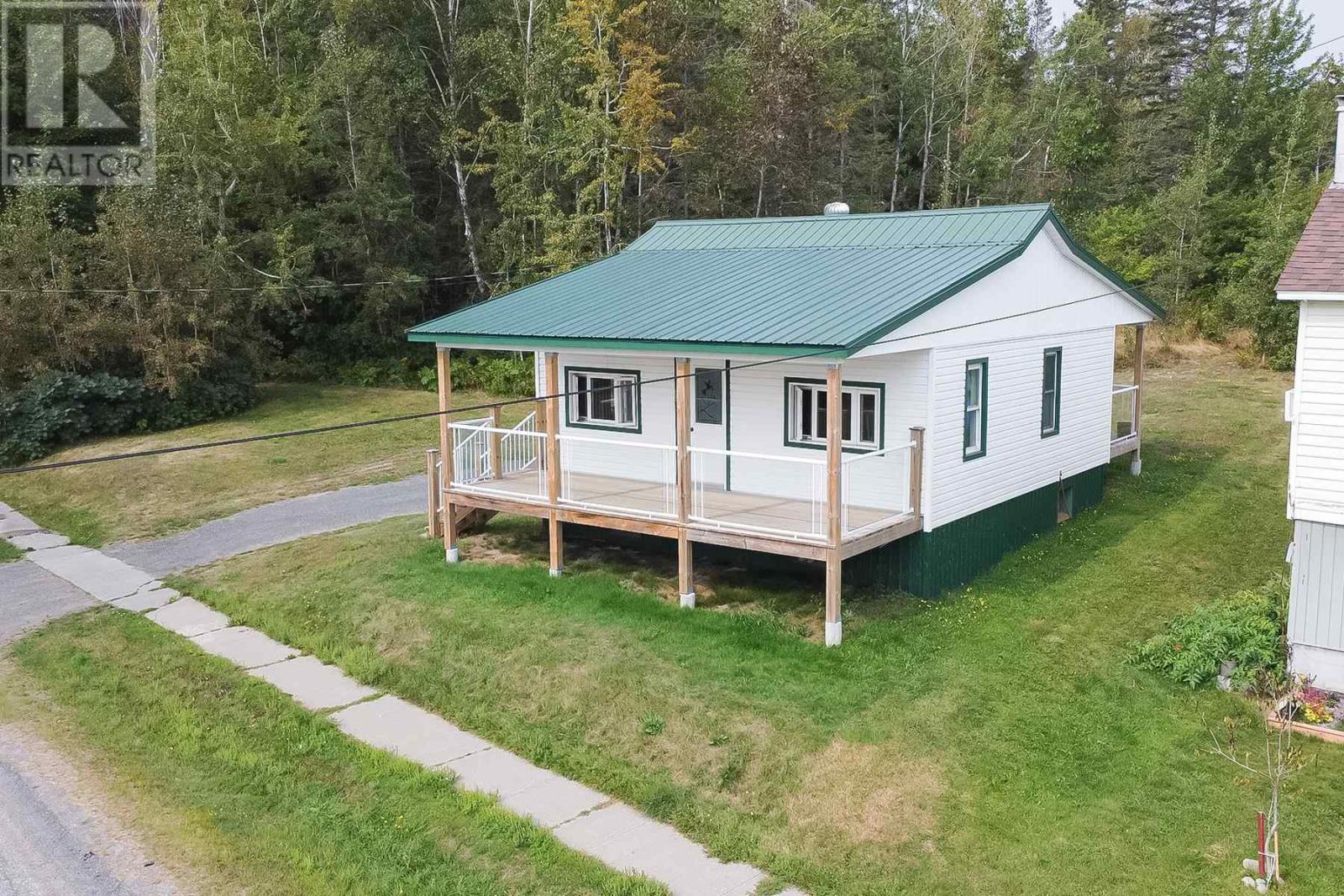234 Federation St, Thessalon, Ontario  P0R 1L0 - Photo 2 - SM252847