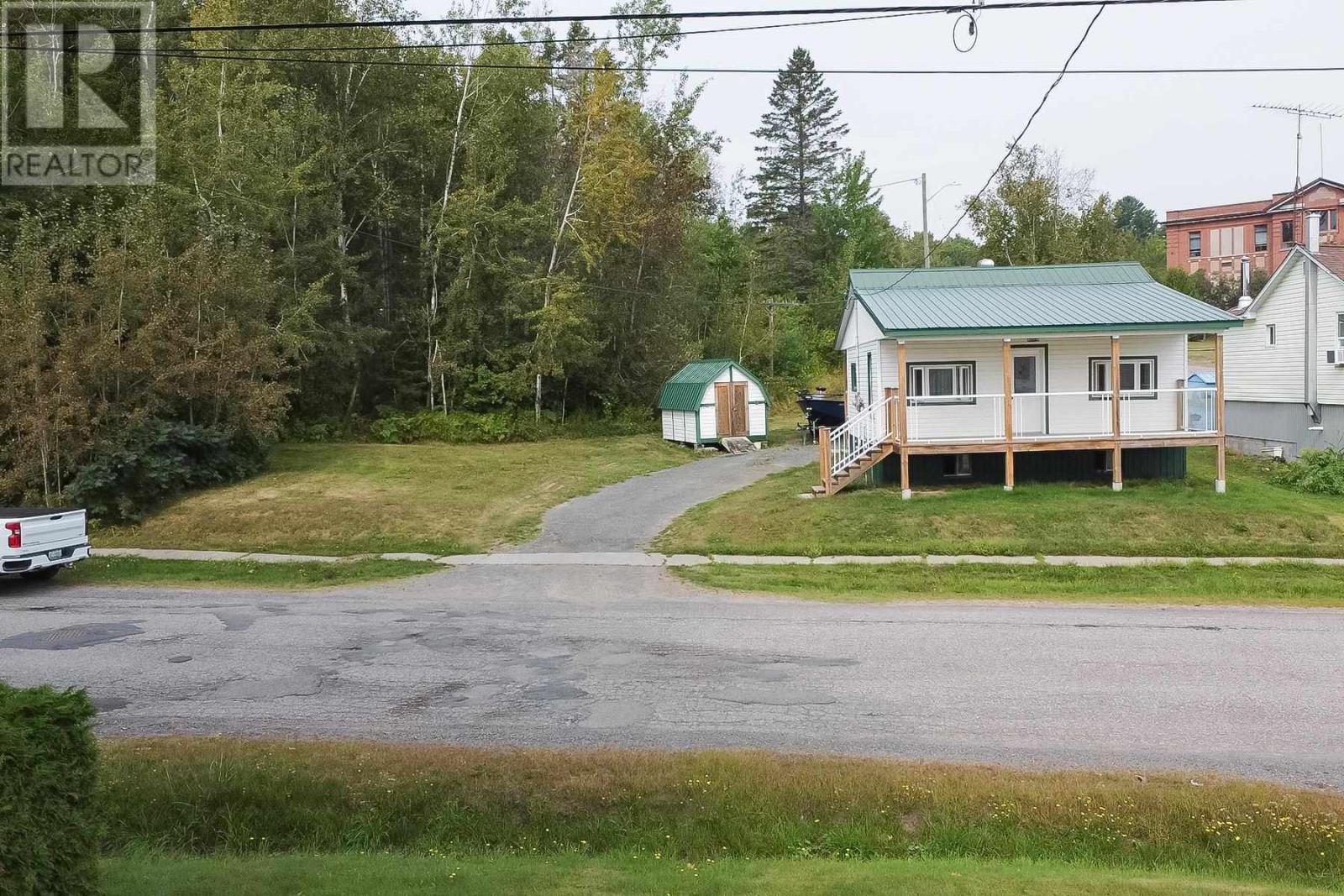 234 Federation St, Thessalon, Ontario  P0R 1L0 - Photo 5 - SM252847