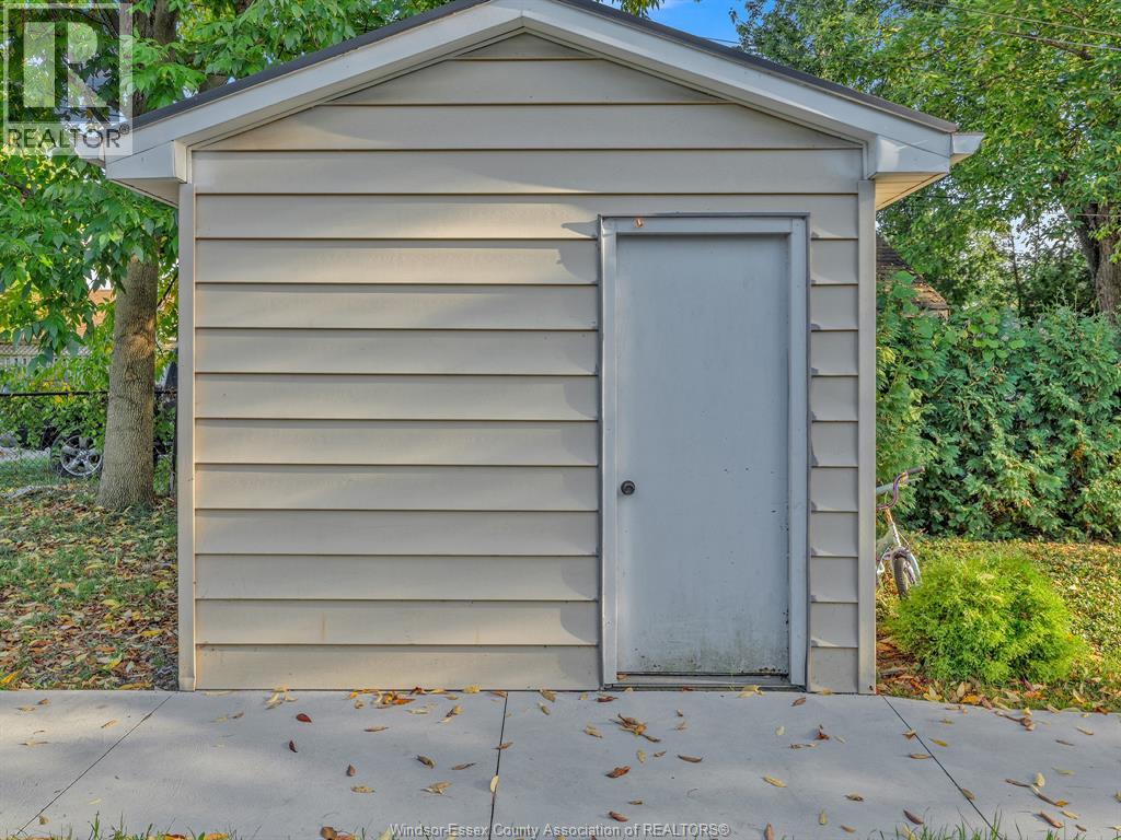 1716 Benjamin Avenue, Windsor, Ontario  N8Y 4W6 - Photo 23 - 25026173