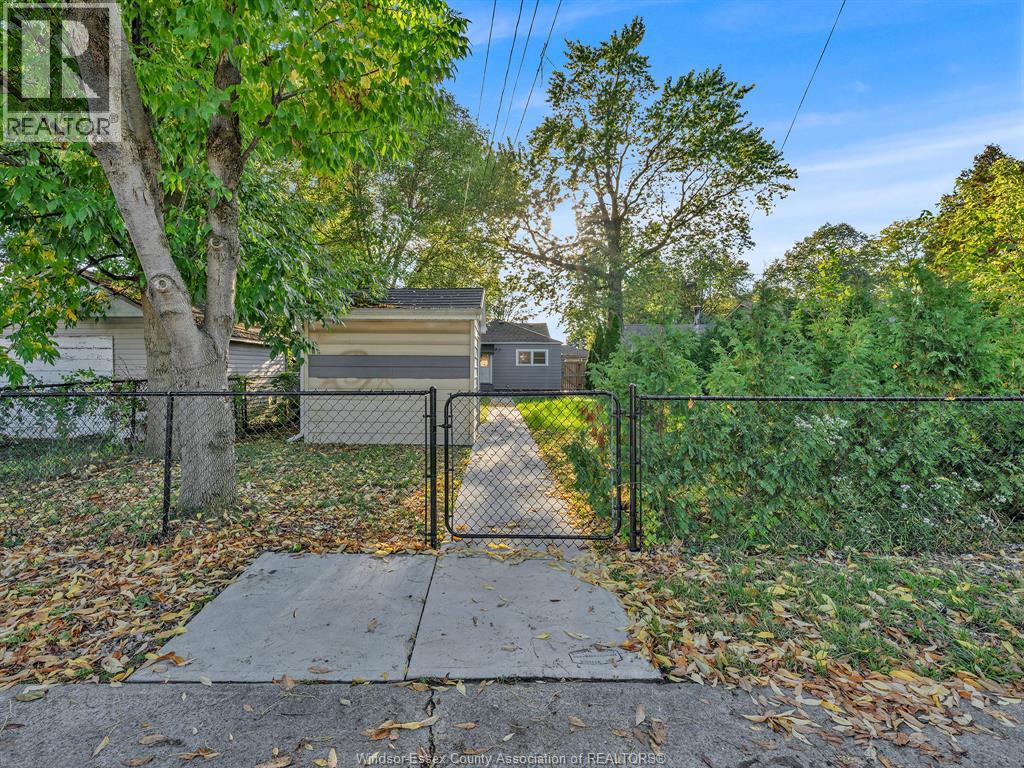 1716 Benjamin Avenue, Windsor, Ontario  N8Y 4W6 - Photo 25 - 25026173