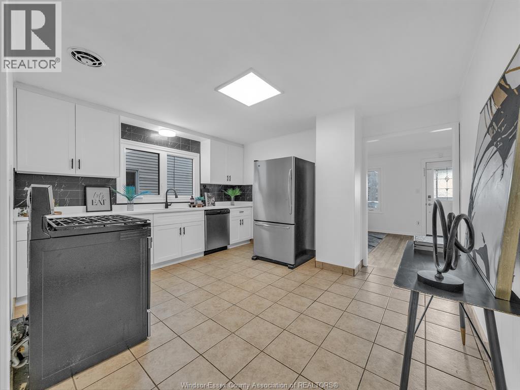 1716 Benjamin Avenue, Windsor, Ontario  N8Y 4W6 - Photo 9 - 25026173