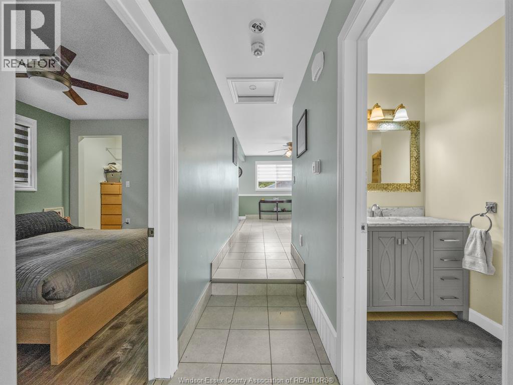 1649 Hall ..., Windsor, Ontario  N9X 4S2 - Photo 11 - 25026103
