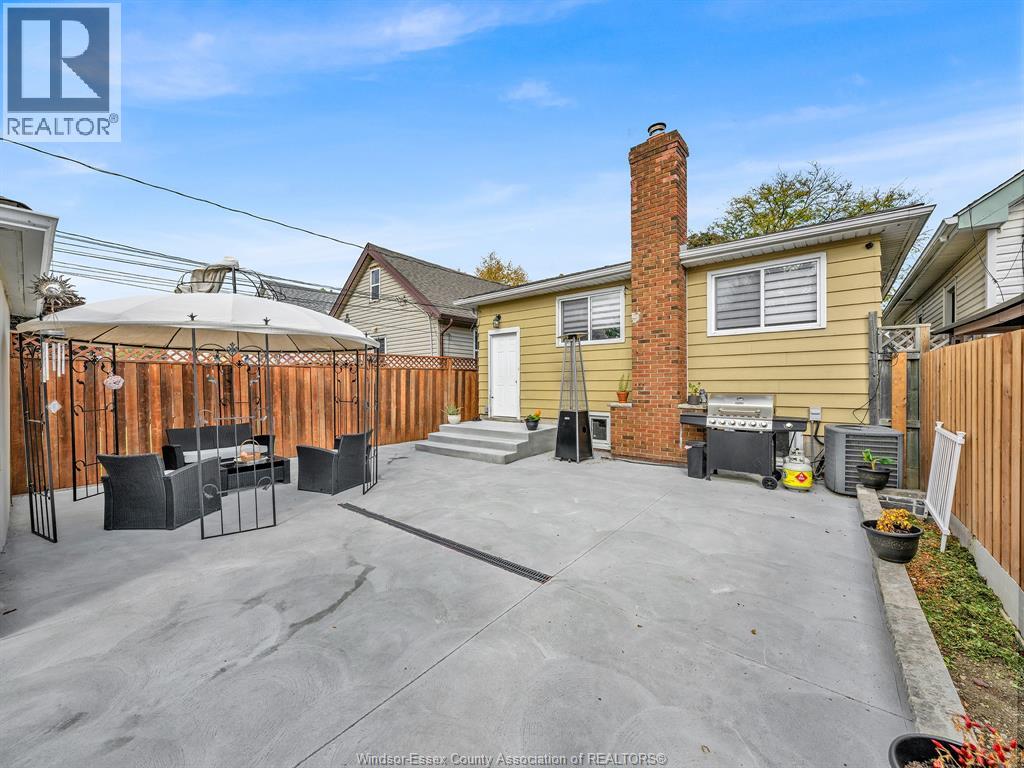 1649 Hall ..., Windsor, Ontario  N9X 4S2 - Photo 2 - 25026103